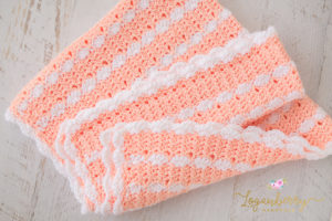 peaches and cream crochet baby blanket, baby blanket crochet pattern, crochet baby blanket tutorial, free crochet pattern, how to crochet a baby blanket, crochet blanket with scallop trim, scallop edge crochet blanket, peach blanket, pink and white blanket