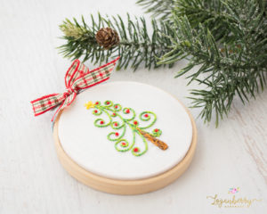 embroidered christmas tree hoop art, hoop art ornament, holiday embroidery, christmas tree embroidery, mini hoop art, handmade christmas ornament