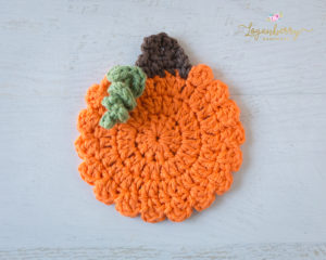 Crochet Pumpkin Coaster + Pattern, Tutorial, Crochet White Pumpkin, Thanksgiving Crochet, Halloween Crochet, Crochet Decorations for Thanksgiving & Halloween, Thanksgiving decor, Crochet Dinner Table